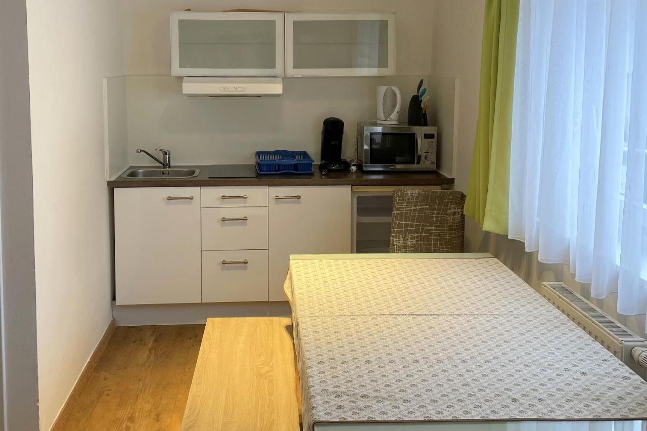 Apartment Areit - Low Budget *